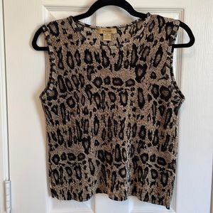 Plissé sleeveless blouse